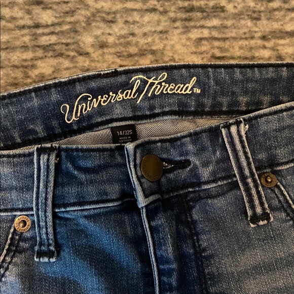 Universal Thread Jeans - Size 14 - Picture 2 of 4
